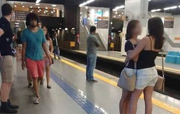 Pic: This photo of two women hugging at a train station is going viral for a great reason
