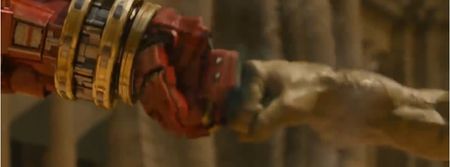 Video: Watch as The Hulk vs Hulkbuster Iron Man knock 73 shades of crap out of each other