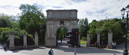 We know it’s warm in Dublin, but this person should really put some clothes on