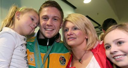 Video: Irish boxer Jason Quigley emerges from car boot to shock his mother on surprise visit home