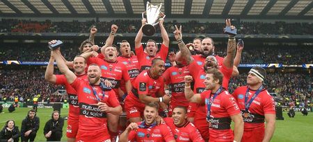 Pic: Irish lad at Champions Cup Final spots fan rejecting matches on Tinder during gripping finale