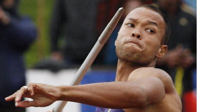 Video: Olympic gold medallist expertly removes daughter’s tooth with a javelin