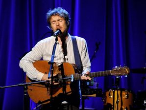 WATCH: Damien Rice played with his old Bell X1 bandmates at Vicar Street for the first time in 20 years