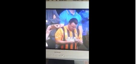 Video: The exact moment when a Hull City fan finds out that Newcastle United have scored is funny