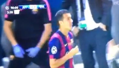 Video: Did anyone else see the Barcelona physio give himself a ‘medical’?