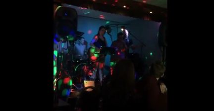 Video: Emeli Sandé joins Cavan woman on stage for a sing-song in London