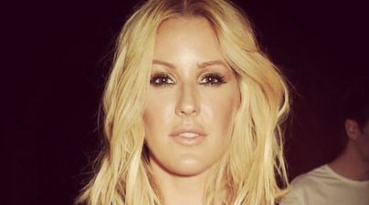 Pic: A cheeky Garda put Ellie Goulding in handcuffs after her gig in Cork last night