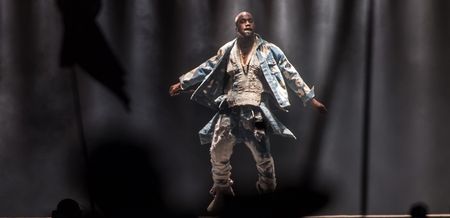 Vine: Kanye West tries to sing along to Bohemian Rhapsody at Glastonbury, fails miserably