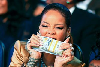 Video: What happens when you stop Rhianna throwing money into the crowd?