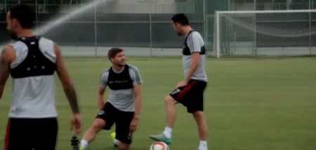 Video: Liverpool fans really need to help this American journalist identify Steven Gerrard