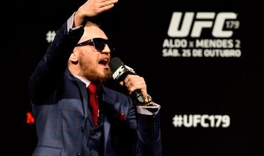 Pics: Mullingar man with beer in hand blags entry to Conor McGregor’s post-fight press conference, meets him