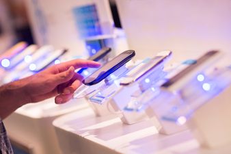 Pic: This phone shop in Ennis is moving, apologises to customers for incontinence