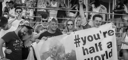 Heartbreaking photo as Irish guys celebrate their friend’s 21st birthday days after his death