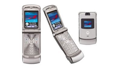 Pic: Flip phones are making a comeback, world rejoices
