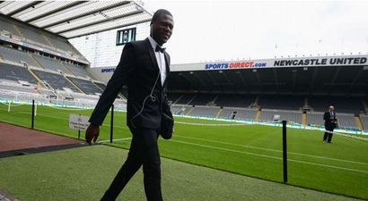 Video: Newcastle’s Chancel Mbemba shows up for his debut in a full tuxedo