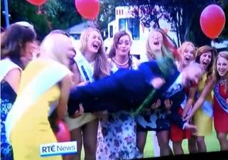 Vine: Daithi Ó’Sé gets dropped (literally) by the Roses of Tralee on the RTE News