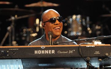 PIC: Tow-bar on the back of a jeep in Armagh looks remarkably like Stevie Wonder’s face