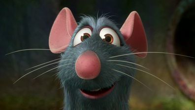 VIDEO: Brazen New York subway rodent steals a slice of pizza for himself