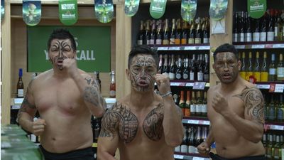 VIDEO: Shane Horgan pits Irish shoppers against New Zealand Maoris in a unique Haka