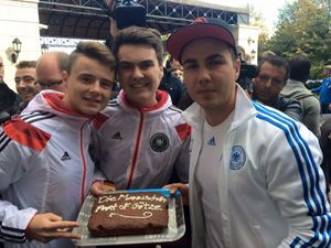PIC: If we were Mario Götze, we wouldn’t eat the cake two Irish fans gave him