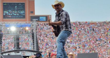 Garth Brooks is reportedly coming to Ireland next week… to see a play about his infamous cancelled gigs