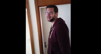 VIDEO: Irish fella arrives home from Vietnam to find 500 balloons in his room