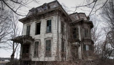 PICS: A haunted house in Mayo is on Daft and the advert is bloody hilarious