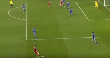 VIDEO: Paul Scholes plays minor goalscoring role in gorgeous David Beckham assist at Old Trafford