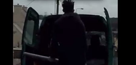 VIDEO: This man in Kerry holding onto a gate in a moving van is absolutely ridiculous