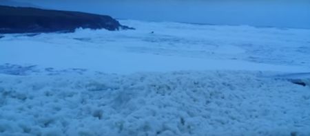 VIDEO: Belated White Christmas comes to Kerry thanks to ridiculous amount of sea foam from Storm Frank