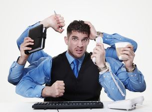 PIC: Man in Dublin bringing dog for a jog while getting rid of Christmas tree is 2016’s greatest multi-tasker