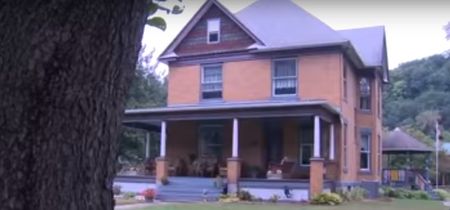 PIC: Nobody wants to buy this famous house and we don’t blame them