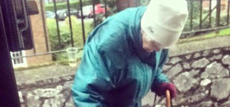 PIC: Gentleman Bus Éireann driver in Cork hops off to help an elderly lady