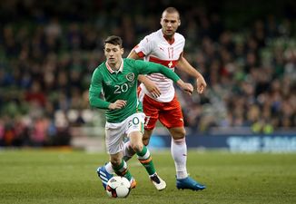 PICS: Wes Hoolahan spotted on Dame Street giving money to a homeless man