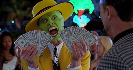 Jim Carrey leaves a massive tip for his waitress, is basically the best customer ever