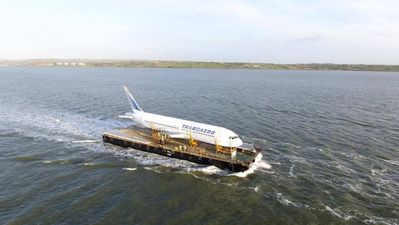 PICS: Numerous sightings of a Boeing 767 sailing along the west coast of Ireland