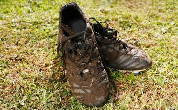 PICS: Clare man puts old football boots up for sale on DoneDeal with this brilliant post