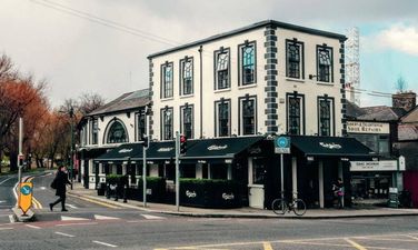 PIC: As expected, there’s a huge crowd at The Barge supping pints