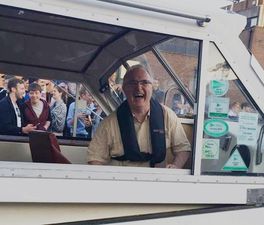 VIDEO: Man sails his boat past The Barge and gets a great reception