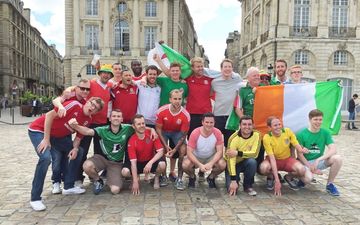 VIDEO: Irish and Welsh fans team up to turn Bordeaux main square into spontaneous 5-a-side game
