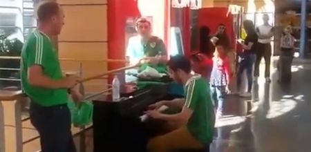 VIDEO: This stripped-back version of ‘The Fields of Athenry’ performed in a French train station is stunning