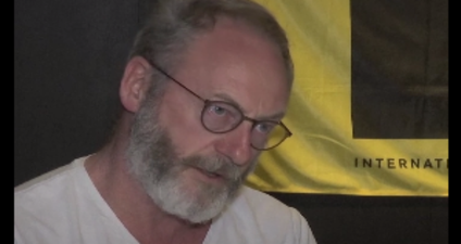 VIDEO: Game of Thrones cast visit refugee camp in Greece, slam Western leaders