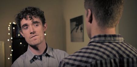 VIDEO: How to pretend you’re listening to someone when you’re really, really not