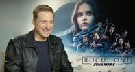 WATCH: Alan Tudyk, scene-stealing droid in Rogue One, reveals R2-D2 is actually “Irish”