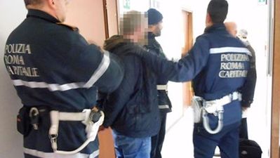 PIC: Italian police arrest Irish rugby fan for “attempting to grab a soldier’s machine gun”