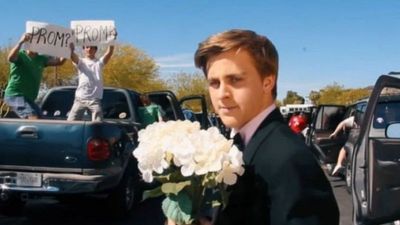 Ryan Gosling’s teenage double re-enacts La La Land opening to ask Emma Stone to prom, and gets an answer