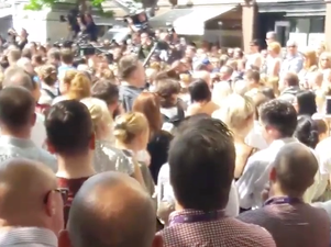 VIDEO: Minute’s silence in Manchester ends with a spontaneous rendition of an Oasis classic