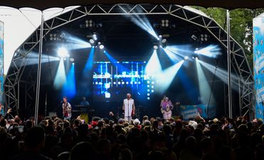 Remember these 10 things about going to festivals during the 90s?