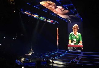 Ed Sheeran brought his Irish stage hand up on stage to play piano in New York