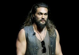 Jason Momoa has apologised for a joke about raping women